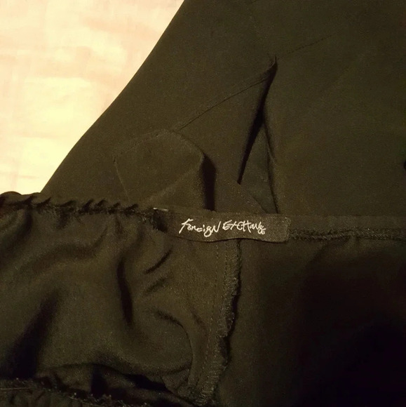 Foreign Exchange black ruffle front top - Picture 4 of 7